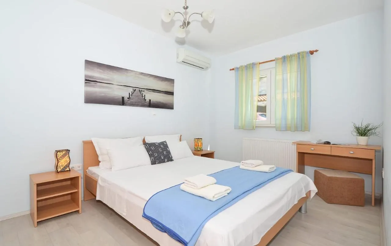 Apartments Santo Trogir - Okrug Gornji 0*,