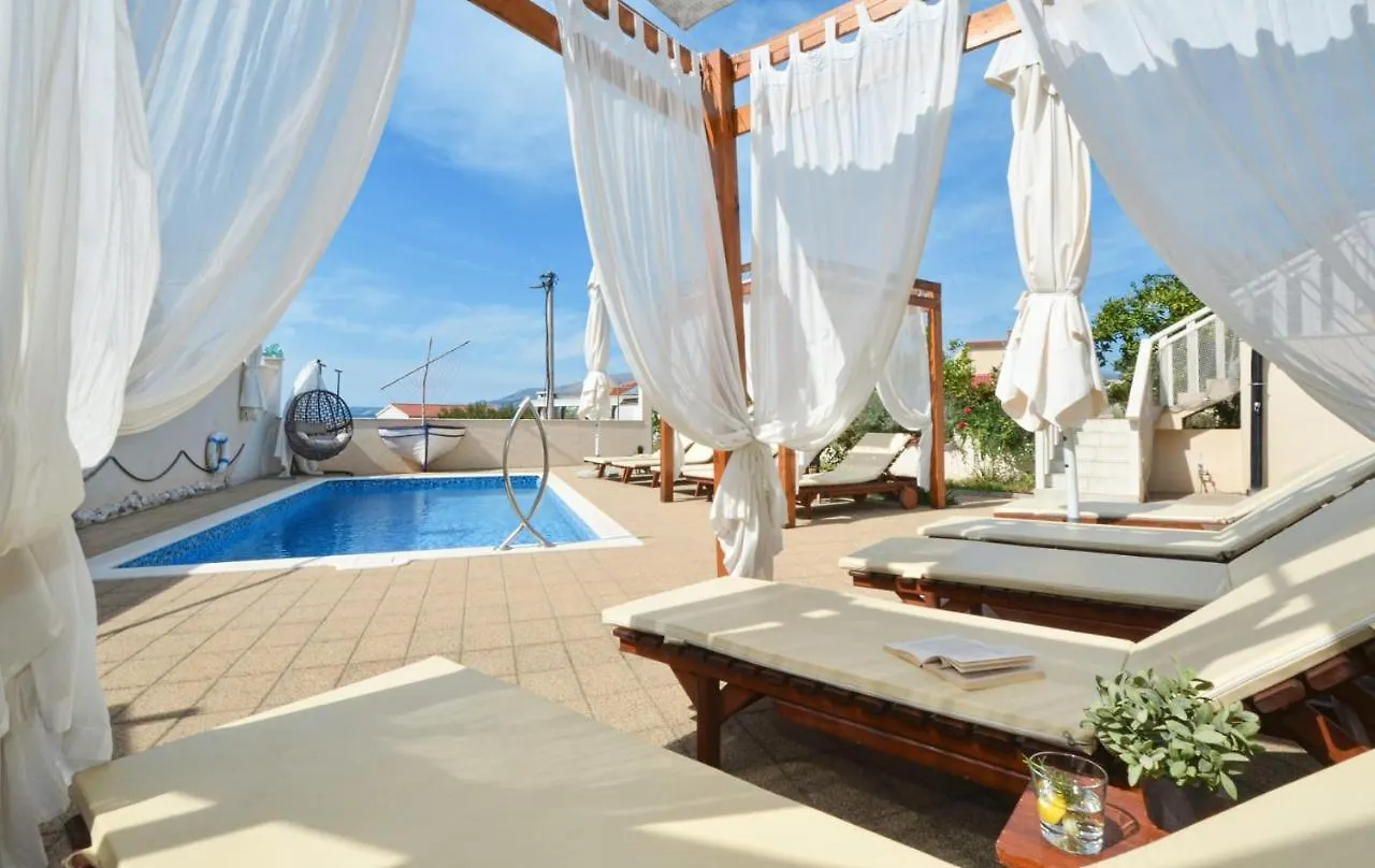 Apartments Santo Trogir - Okrug Gornji