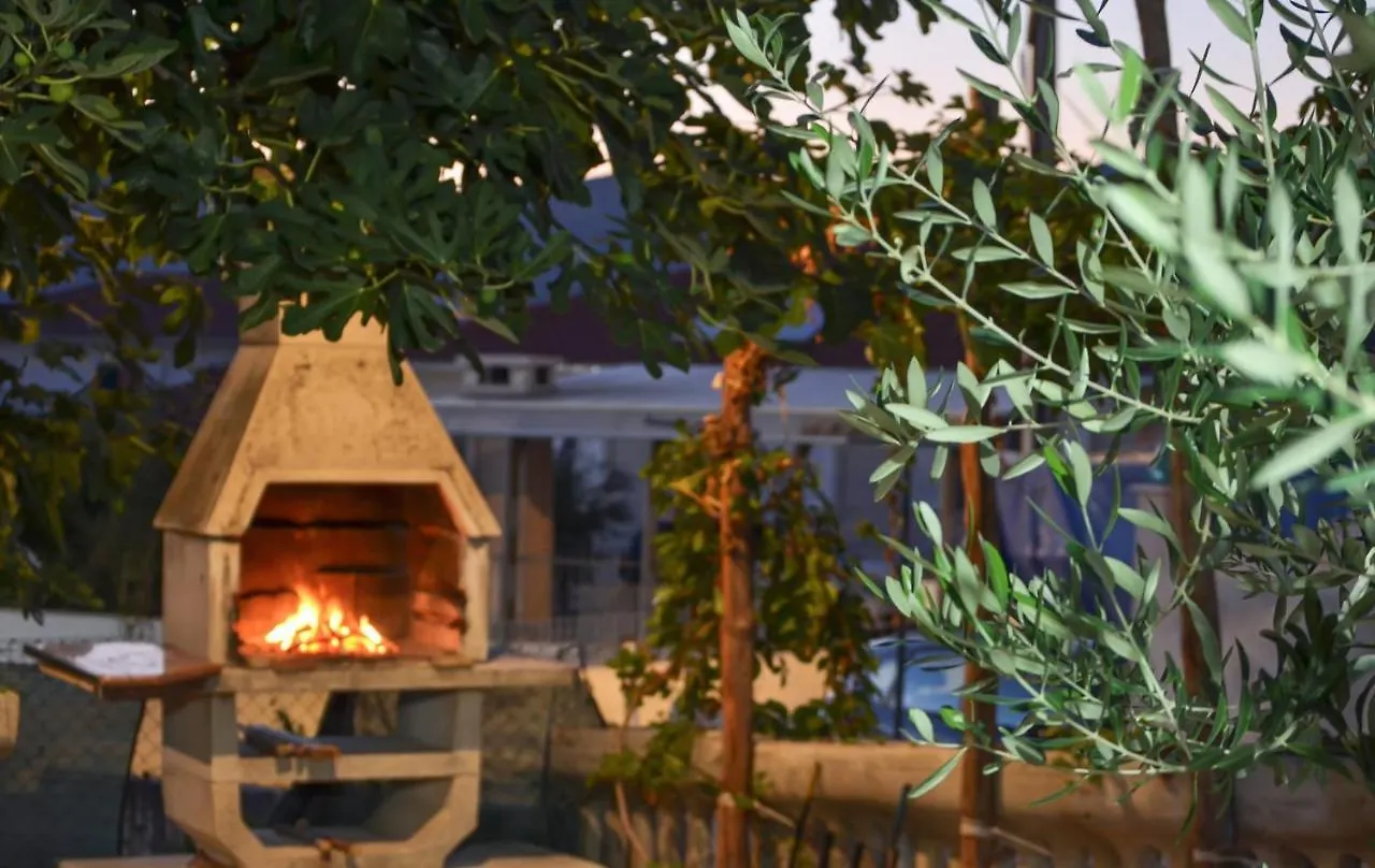 Apartments Santo Trogir - Okrug Gornji