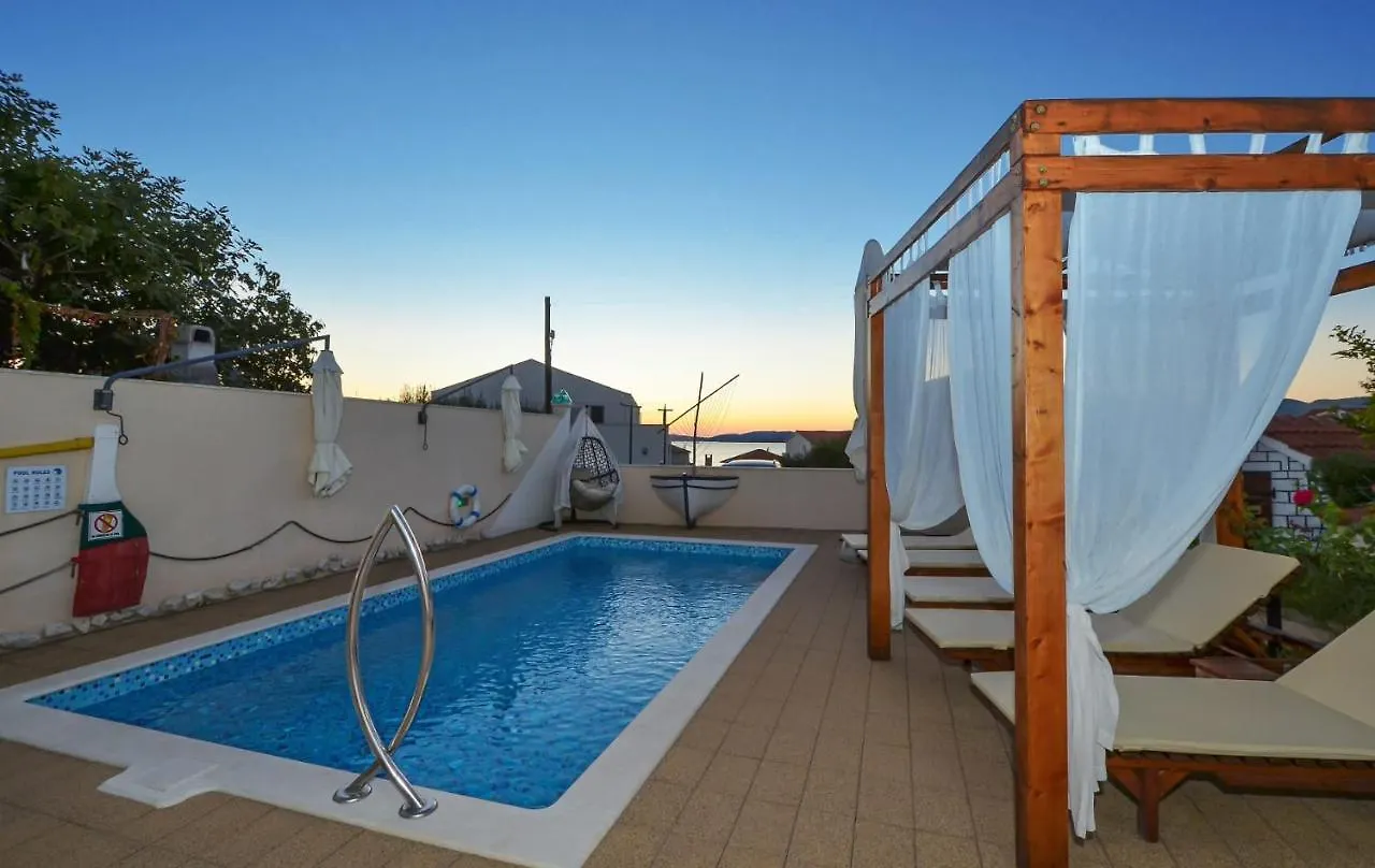 Apartments Santo Trogir - Okrug Gornji 0*,  Croatia